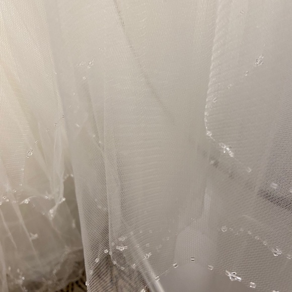 Wedding gown (pre-owned) - Picture 10 of 11